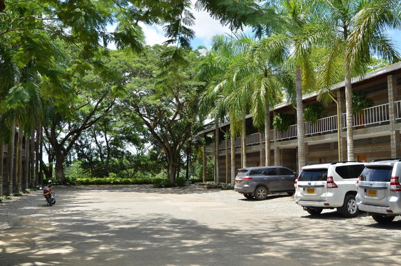 Hosteria Horizontes Caucasia Extérieur photo